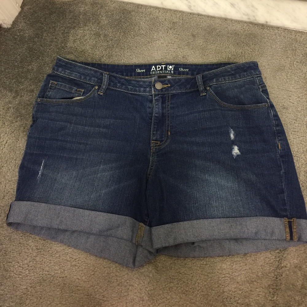 Apt 9 denim shorts - lightly distressed